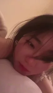 夫妻交换 打扑克输了被要求舔对方老公 越玩越嗨